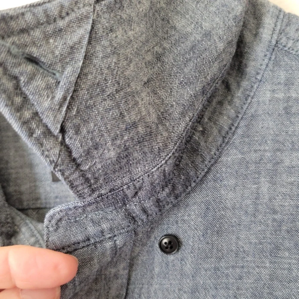 NWOT Banana Republic Untucked Standard-Fit Chambray Blue Button-Down Shirt - XL